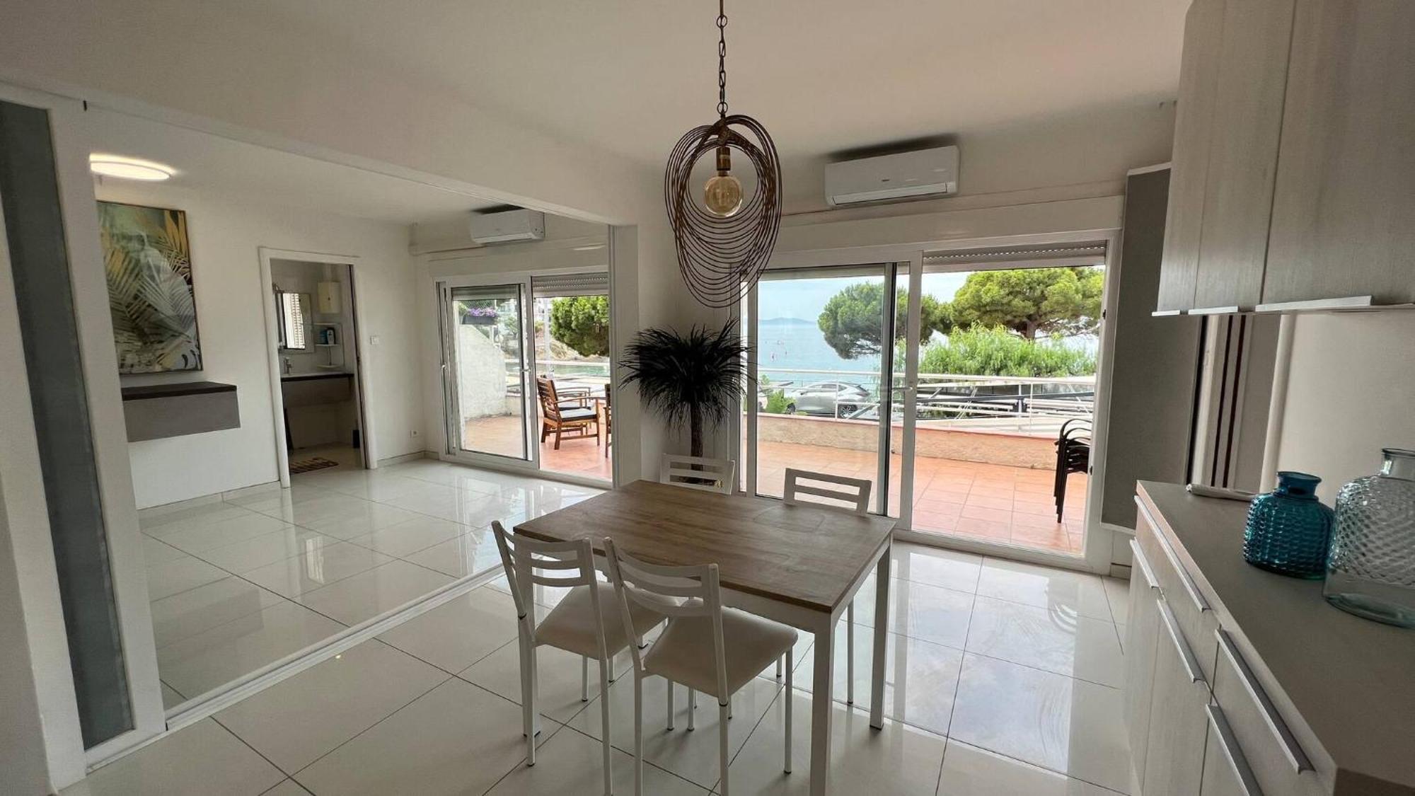 Precioso Apartamento Moderno En Primera Linea Del Mar Av-11 Roses Esterno foto